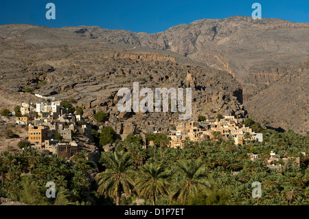 Village de Montagne Misfah al Abriyeen dans les contreforts des monts Hajar, Wilayat de al Hamra, Sultanat d'Oman Banque D'Images