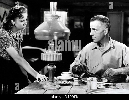 Der Entscheidung dans High Sierra Sierra IDA Lupino, Humphrey Bogart Als Roy (Humphrey Bogart) angeschossen wird, kümmert sich Banque D'Images