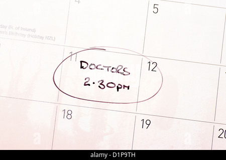 Rappel de rendez-vous médecins encerclée sur un calendrier Banque D'Images