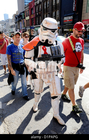 2011 Marche action sida Banque Scotia le dimanche 25 septembre 2011. En photo, l'habille en participant' Star Wars Stormtrooper Banque D'Images