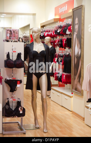 Sous v tements femme lingerie mannequin Triumph store shop Rome