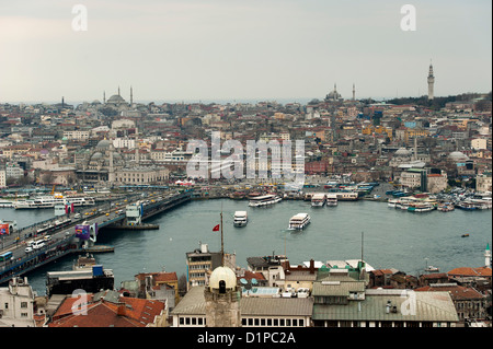 Le détroit du Bosphore et la ville d'Istanbul vue de la tour de Galata, Turquie Banque D'Images