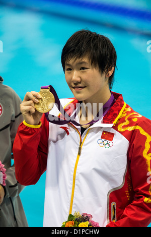 Ye Shiwen (CHN) gagnant de la médaille d'or dans l'épreuve féminine du 200 mètres quatre nages individuel au Jeux Olympiques d'été 2012, Londres Banque D'Images