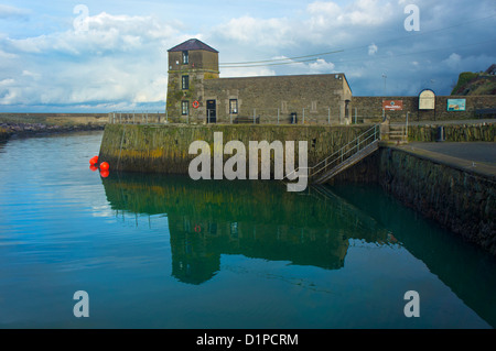 Port de Holyhead Holyhead Anglesey au nord du Pays de Galles UK.Watch Tower Banque D'Images