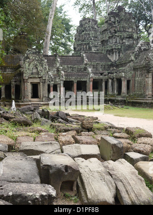 Ta Prohm temple avant-cour Banque D'Images