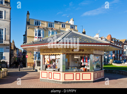 Buvette sur le front de la vente de jetons de la barbe à papa de la crème glacée et des boissons hot-dogs Weymouth Dorset England UK GB EU Europe Banque D'Images