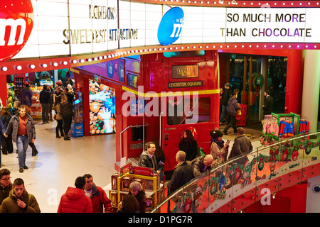 Intérieur de la M&M store Leicester Square London UK Banque D'Images