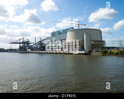 Nouvelle centrale électrique au charbon à l'Elbe près de Moorburg jusqu'à Hambourg, Allemagne.. Banque D'Images