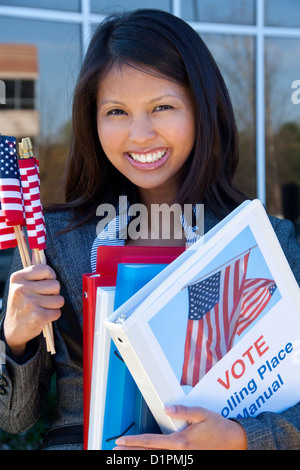 Asian woman holding voter binder Banque D'Images