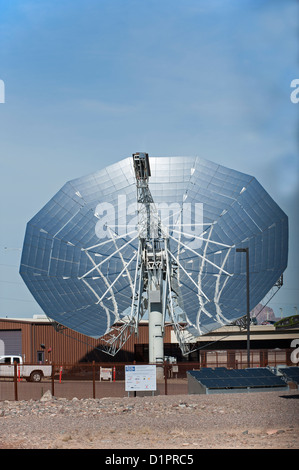 La plus grande concentration commerciale solaire parabolique plat à la Phoenix, AZ siège des technologies solaires au sud-ouest Banque D'Images