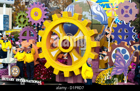 Rotary International 'Flotteur tous les endroits que nous avons rendez-vous !" au cours de la 124ème Rose Parade sur le Colorado Blvd., à Pasadena, Californie le Mardi, Janvier 1, 2012. Banque D'Images