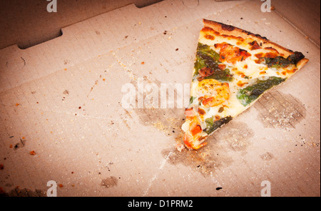 Pizza slice la dernière a laissé dans la boîte à pizza Banque D'Images