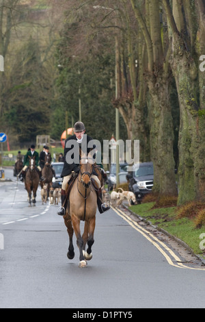 Huntsman du Heythope hunt Boxing day Répondre à Chipping Norton Oxfordshire England Banque D'Images