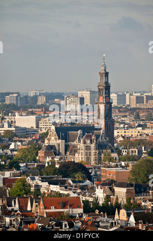 Les Pays-Bas, Amsterdam, vue aérienne du bâtiment appelé Toren Overhoeks. Centre-ville. On appelle l'église Westerkerk. Banque D'Images