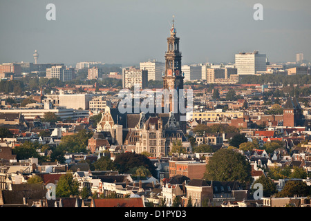 Les Pays-Bas, Amsterdam, vue aérienne du bâtiment appelé Toren Overhoeks. Centre-ville. On appelle l'église Westerkerk. Banque D'Images