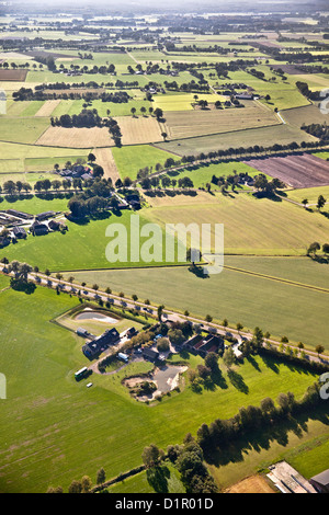 Les Pays-Bas, Lochem, de fermes et de champs. L'agriculture. Aerial Banque D'Images