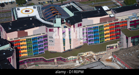 Les Pays-Bas, Zwolle, Isala clinique ou de l'hôpital. L'architecture organique. Vue aérienne. Banque D'Images