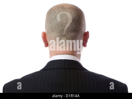 Vue arrière de l'homme chauve avec un point d'interrogation sur les cheveux rasés portant fonction over white background Banque D'Images