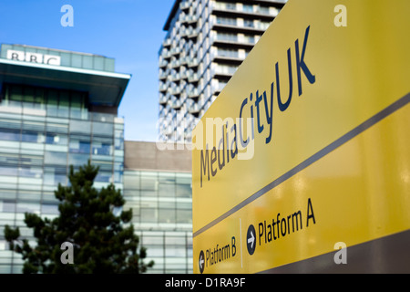 En dehors de la BBC signe métro's Media City UK television studios à Salford à Manchester, Angleterre Banque D'Images