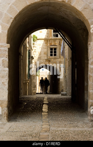 Elk192-3550v Croatie, Dubrovnik, scène de rue, avec couple walking Banque D'Images