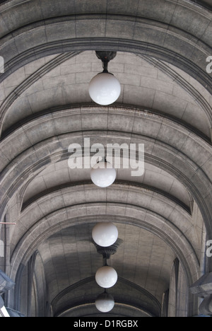 Détail architectural de Palacio Salvo historique près de la place de l'indépendance à Montevideo en Uruguay Banque D'Images