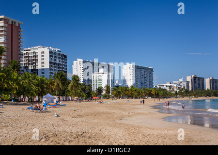 SAN JUAN, PORTO RICO - Isla Verde beach resort. Banque D'Images