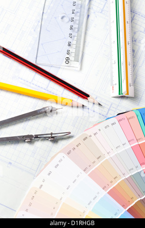 Fournitures de bureau sur blueprint Banque D'Images