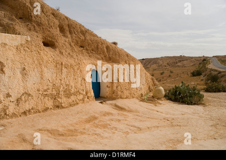 Maison Troglodyte berbère près de Matmata dans le désert du Sahara en Tunisie Banque D'Images