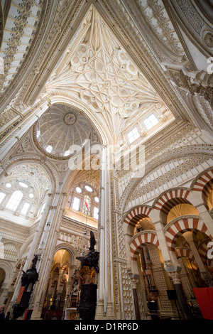 Intérieur de la cathédrale Mezquita de Cordoue, Andalousie, espagne. Banque D'Images