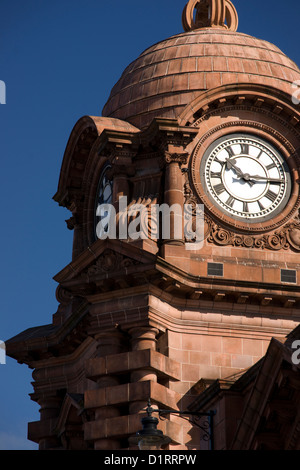 Entrée principale de la gare de Nottingham et de l'horloge de la tour Banque D'Images