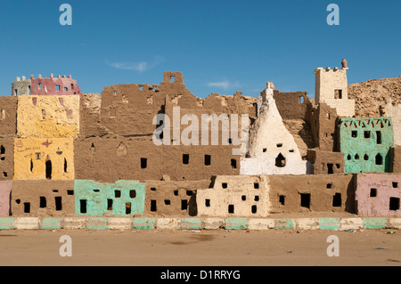 Modèle en briques crues de la vieille ville de Bawiti, Bahariya Oasis, Egypt Banque D'Images