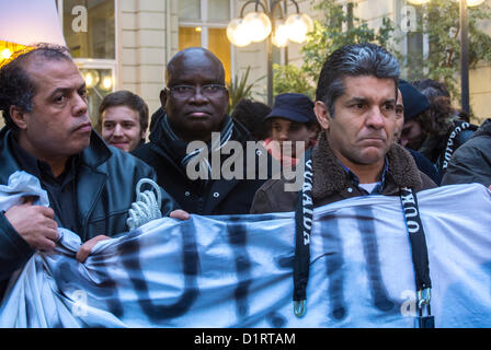 Paris, France, « étrangers sans papiers » « sans papiers », au siège social socialiste, immigrants africains migrants marchant avec des bannières, contre la protestation de la loi sur l'immigration, migrants en europe, travailleurs immigrés sans documents, travailleurs immigrés en france, migrants illégaux Banque D'Images