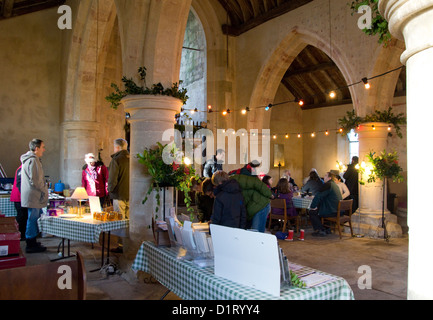 Village Imber sur la plaine de Salisbury en Angleterre. Le village a été pris par l'armée comme terrain d'entraînement en 1943 et n'est jamais revenu. Intérieur de l'église St Giles Banque D'Images