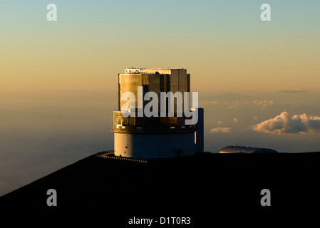 Télescope Subaru à partir du sommet du volcan Mauna Kea au coucher du soleil, Big Island, Hawaii, USA Banque D'Images