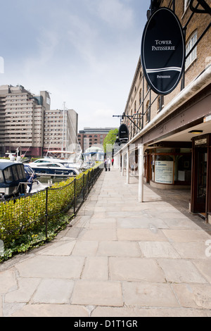 St Katharine Docks, London's premiere marina de yacht de luxe dans le quartier londonien de Tower Hamlets. Banque D'Images