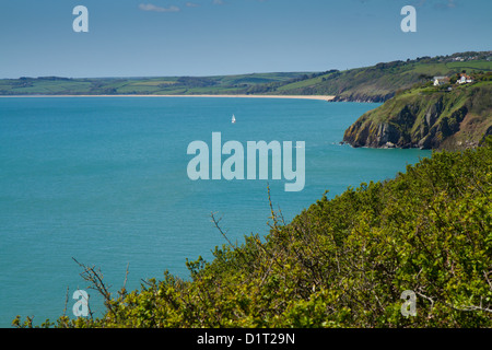 Vue vers la côte sud du Devon lieu non identifié Sands Beach et Stoke Fleming de chemin côtier du sud-ouest près de Dartmouth Banque D'Images