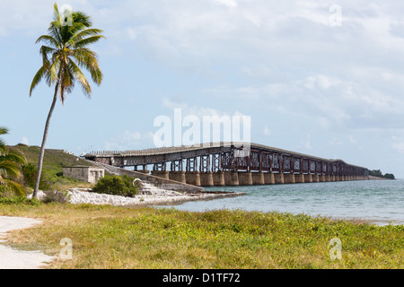 Ancien pont ferroviaire et Bahia Honda heritage trail dans Florida Keys, USA Banque D'Images