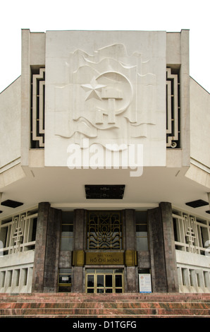 HANOI, Vietnam — L'entrée principale du Ho Chi Minh, ou oncle Ho, l'ancien dirigeant du Nord Vietnam et fondateur du Vietnam unifié moderne. Banque D'Images