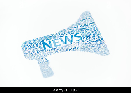 News concept mégaphone imprimée sur papier. Isolé sur blanc. Banque D'Images