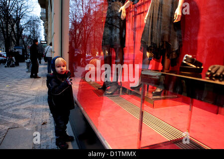 Hugo Boss, magasin de mode dans la rue Parizska, vieille ville de Prague, République Tchèque Banque D'Images