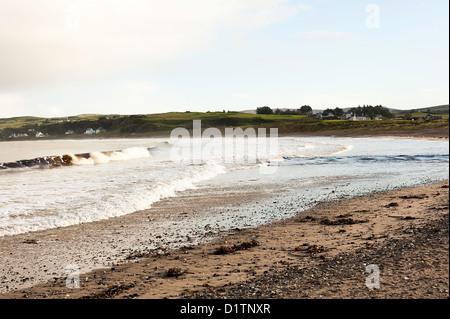 La magnifique plage et baie à Ballycastle le comté d'Antrim en Irlande du Nord Royaume-Uni UK Banque D'Images