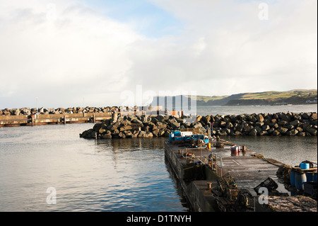 L'entrée du port et la baie de Pointe à Ballycastle Ville Comté d'Antrim en Irlande du Nord Royaume-Uni UK Banque D'Images