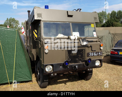 La guerre et la paix montrent....Land Rover 101 Contrôle de l'avant Banque D'Images