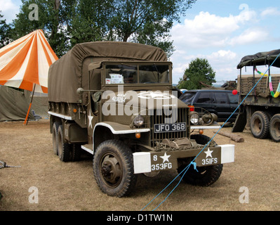 La guerre et la paix....Voir camion GMC CCKW-353, 2,5 tonnes, 6x6, Cargo w-Treuil, USA Banque D'Images