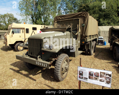 La guerre et la paix....Voir camion GMC CCKW-353, 2,5 tonnes, 6x6, Cargo w-Treuil, USA Banque D'Images