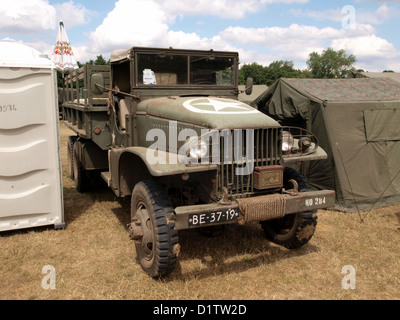 La guerre et la paix....Voir camion GMC CCKW-353, 2,5 tonnes, 6x6, du fret Banque D'Images