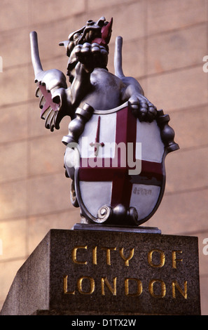 Armes de la ville de Londres, il est entouré par les dragon comme 119 griffin UK Angleterre Banque D'Images