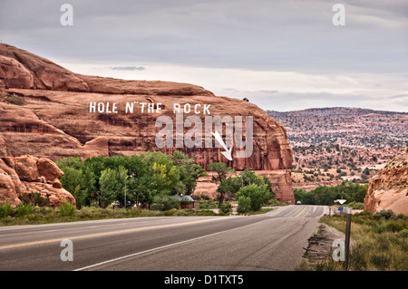 Trou dans la roche sur la route 191 - près de Moab, Utah, USA Banque D'Images