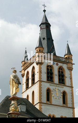 Trier, Allemagne, la tour de Saint Gangolf Église et St Peter Banque D'Images