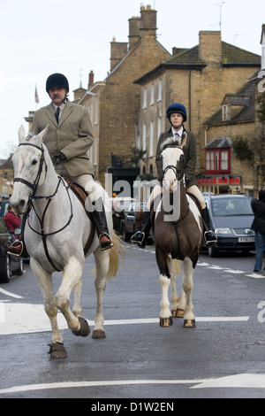 Huntsman du Heythope hunt Boxing day Répondre à Chipping Norton Oxfordshire England Banque D'Images